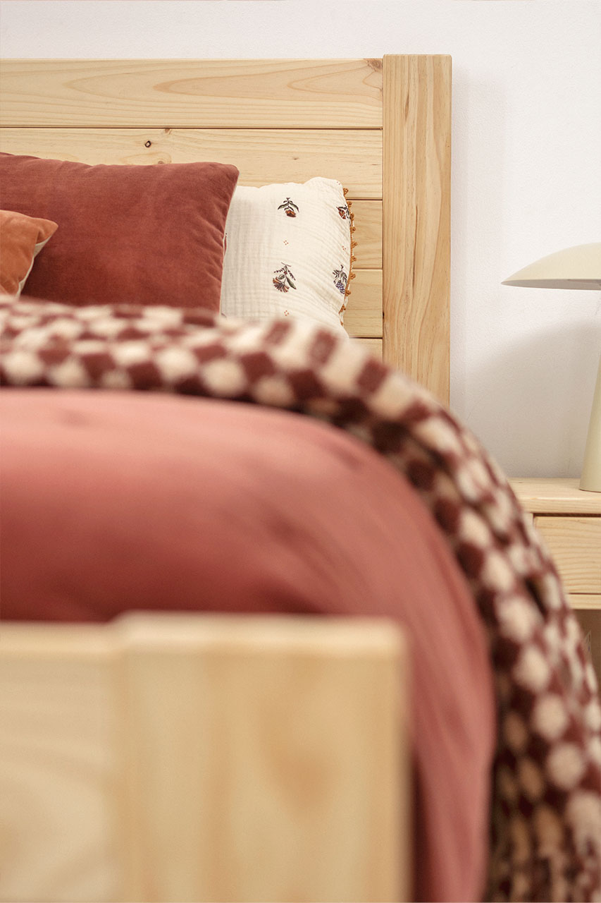 Imagen de ambiente 4 para:Cama doble con arrastre nido y cabecero alto de madera sostenible